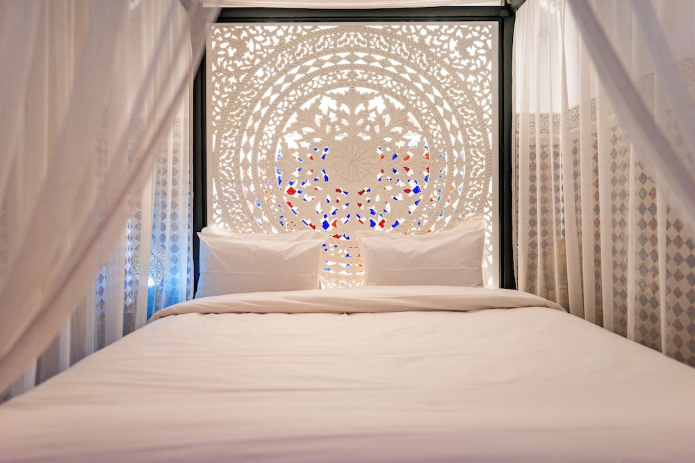 DELUXE, SUITE, KING BED, COURTYARD VIEW