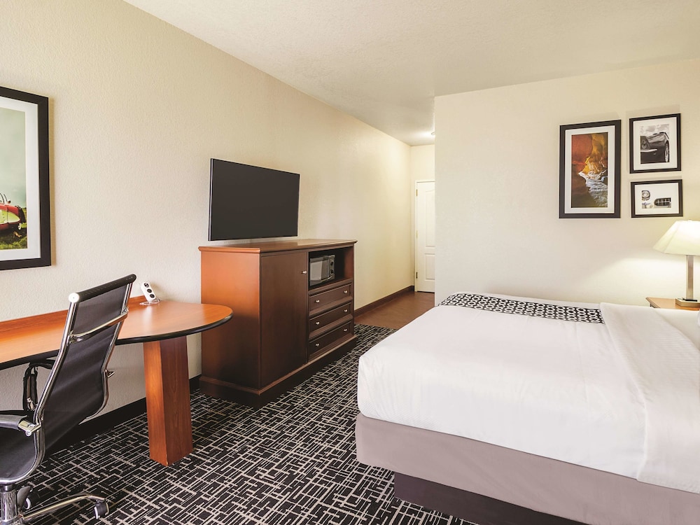 La Quinta Inn & Suites by Wyndham Bowling Green 21/51