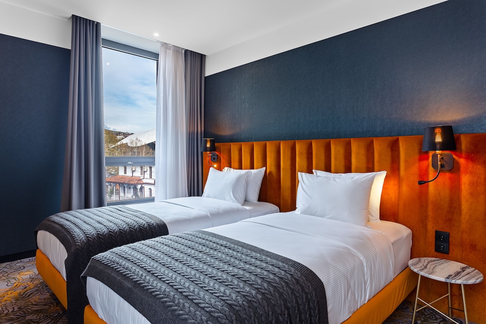 SUPERIOR, TWIN BEDS