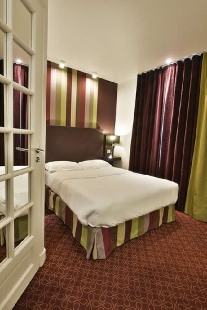 Hotel Star Champs Elysees 33/47