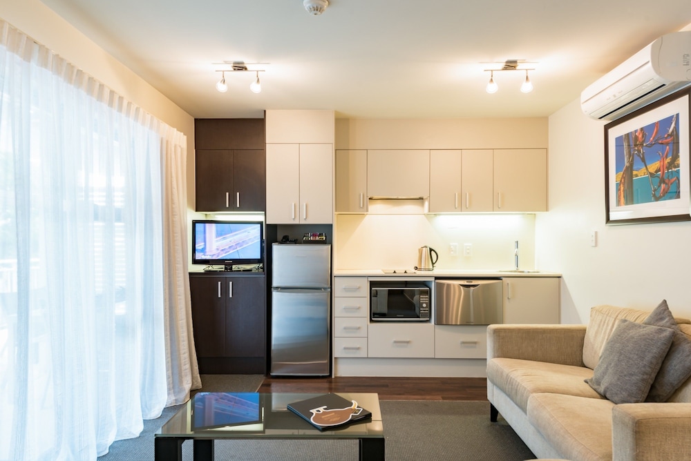Sea Spray Suites 12/61