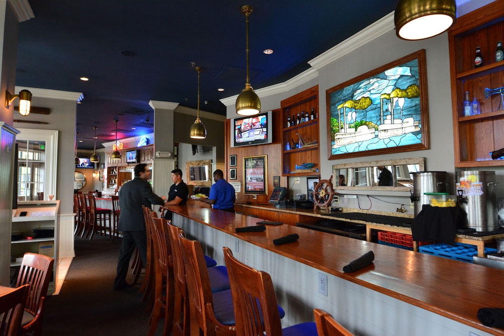 River Inn Of Harbor Town 52/67