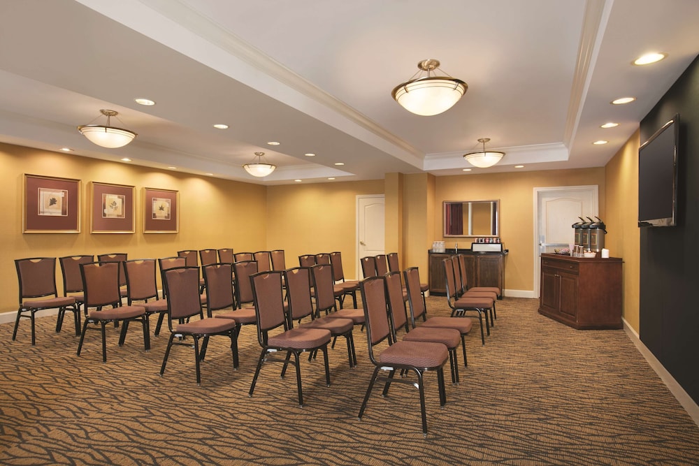 Country Inn & Suites By Radisson, Atlanta Airport North, GA 48/54