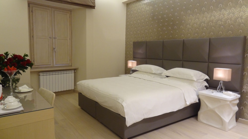 SUPERIOR, KING BED, CITY VIEW