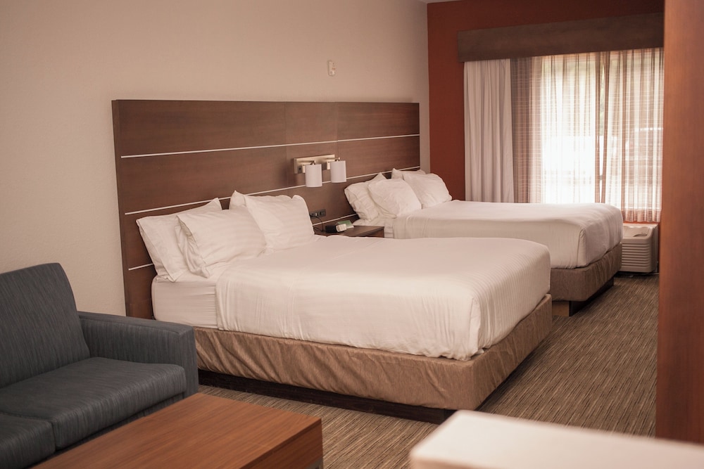 Holiday Inn Express and Suites Logan an IHG Hotel 25/71