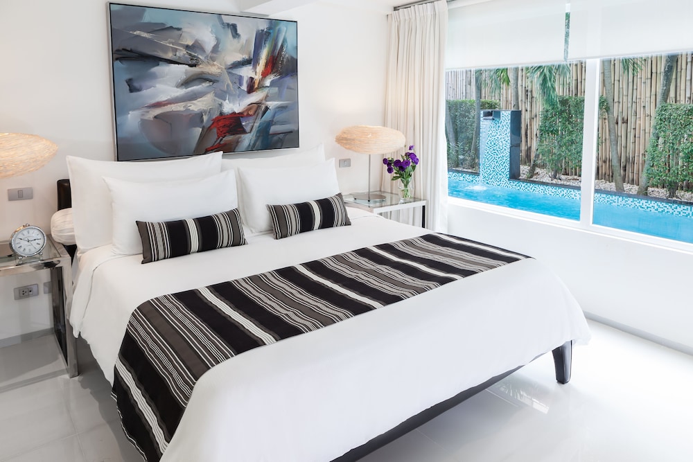 1 BEDROOM, DELUXE, POOL SIDE