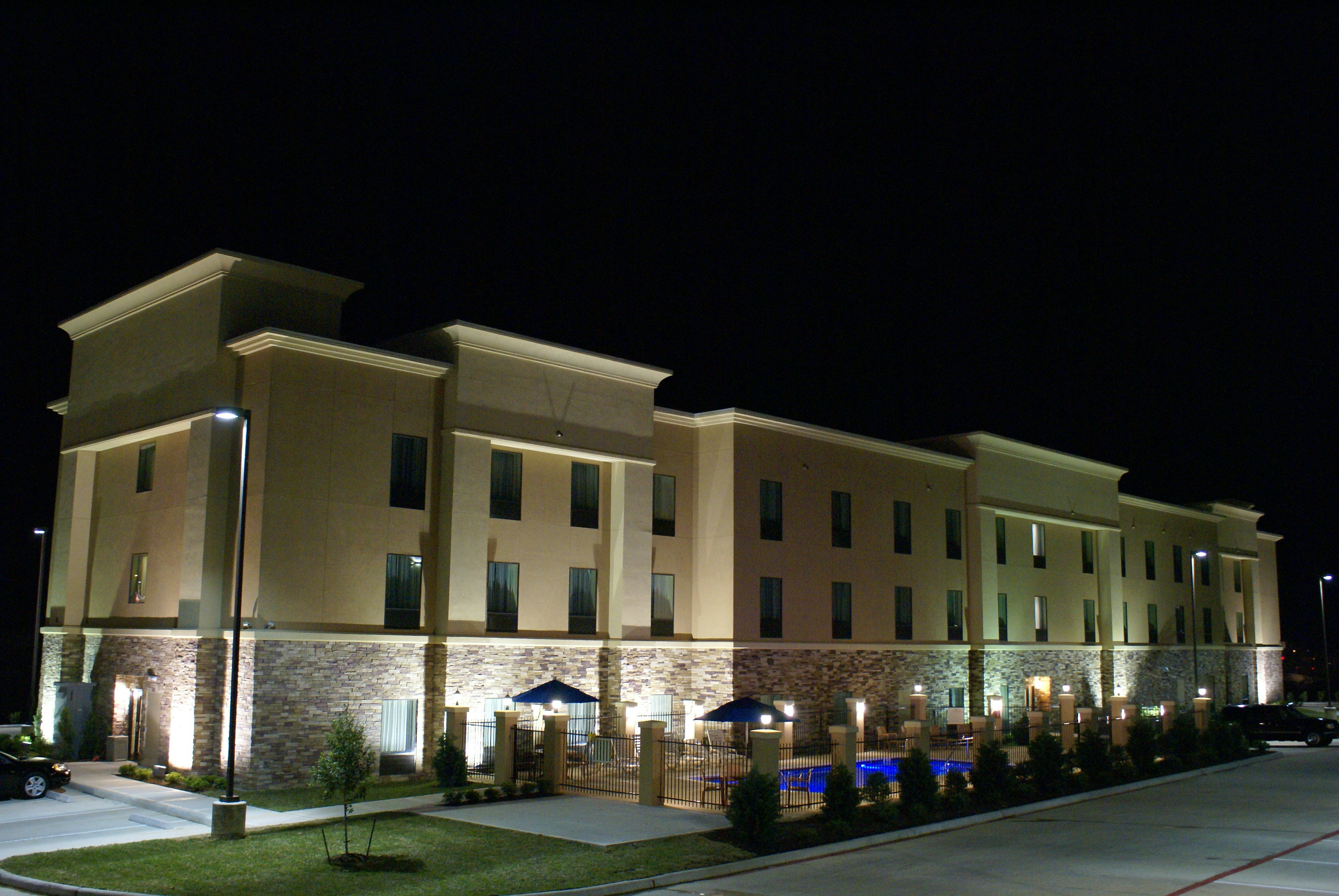 Hampton Inn Suites Center TX 28/30