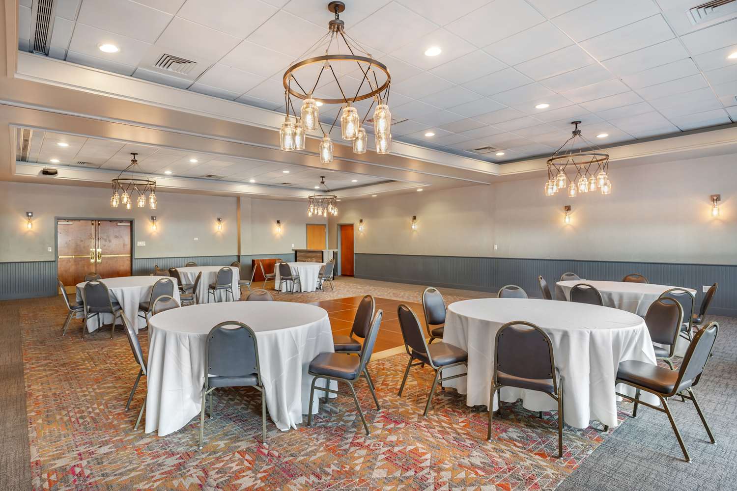 Comfort Inn & Suites Logan International Airport 35/40