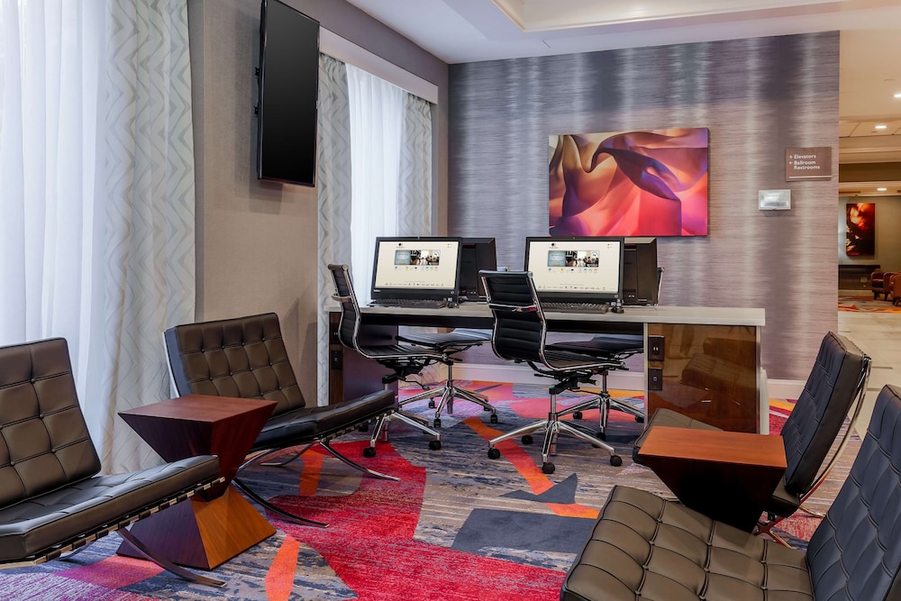Doubletree By Hilton Hotel Atlanta Airport 24/49
