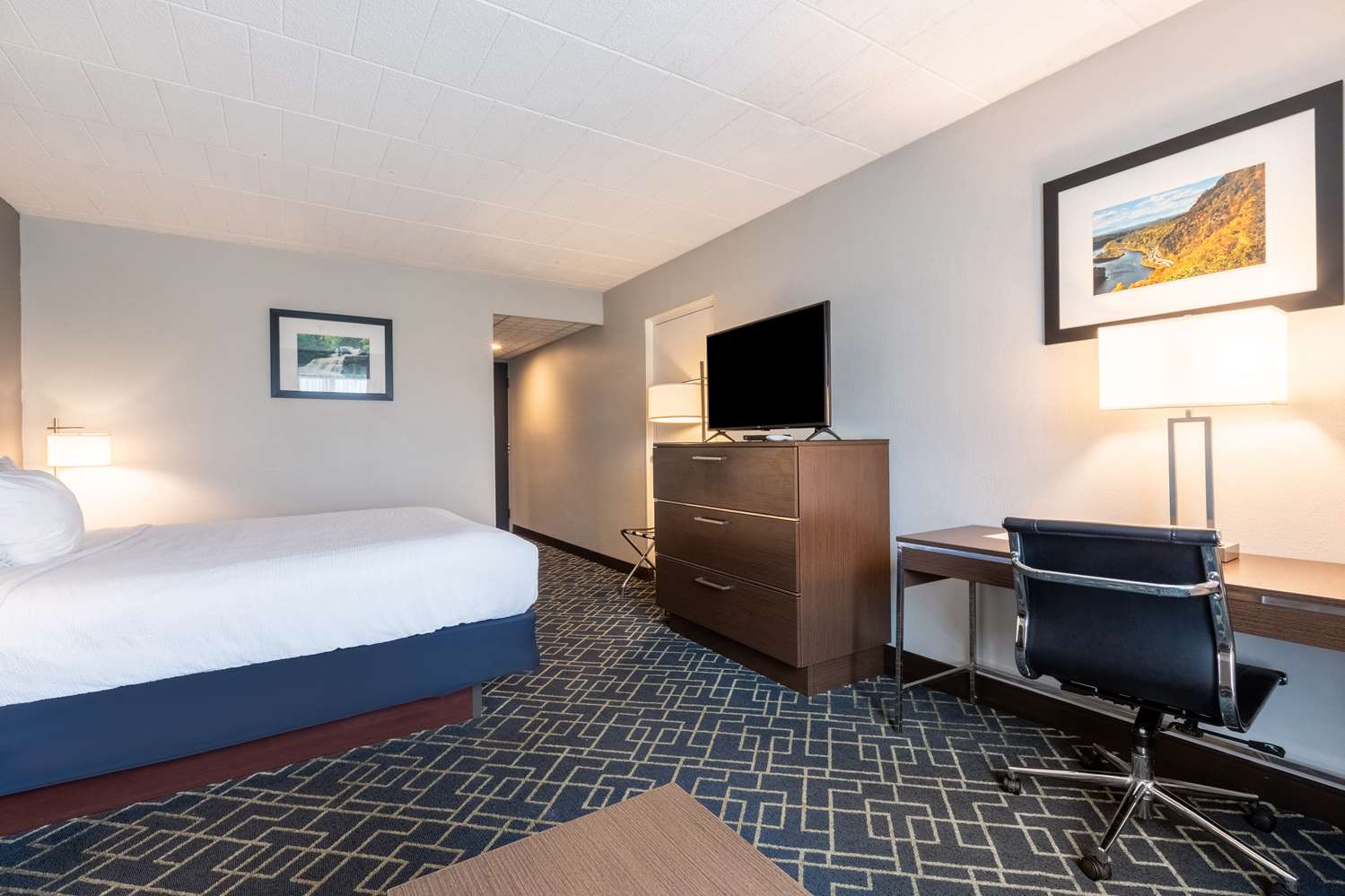 غرفة بسرير كينج بإطلالة على الجبل يُسمح فيها بالحيوانات الأليفة، Best Western Hunt's Landing Hotel Matamoras/Milford 3/5