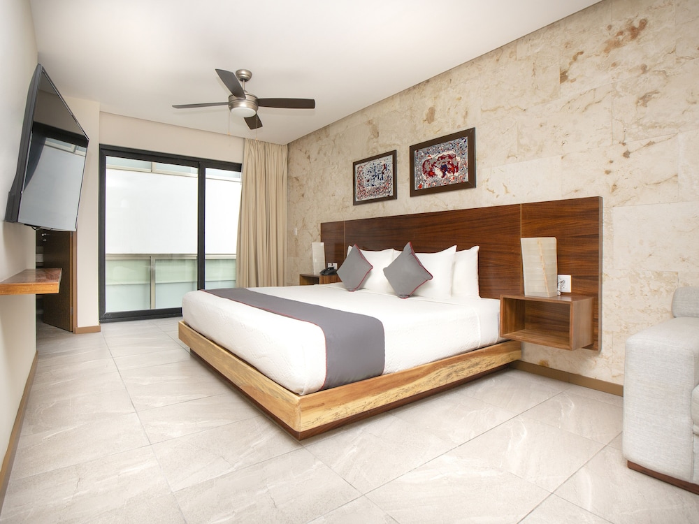 Grand Fifty Suites 20/65