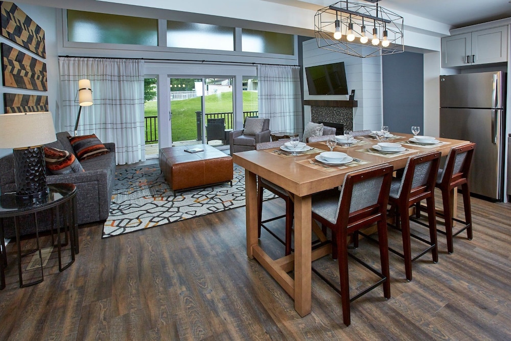 Grand Geneva Resort & Spa 38/42