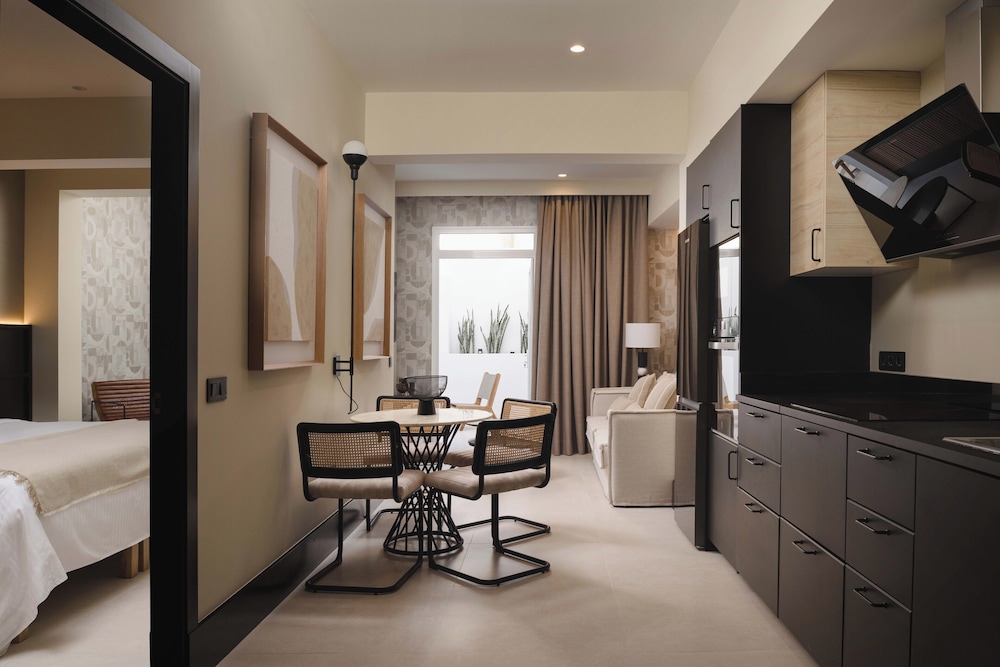Blue Marina Suites 14/43