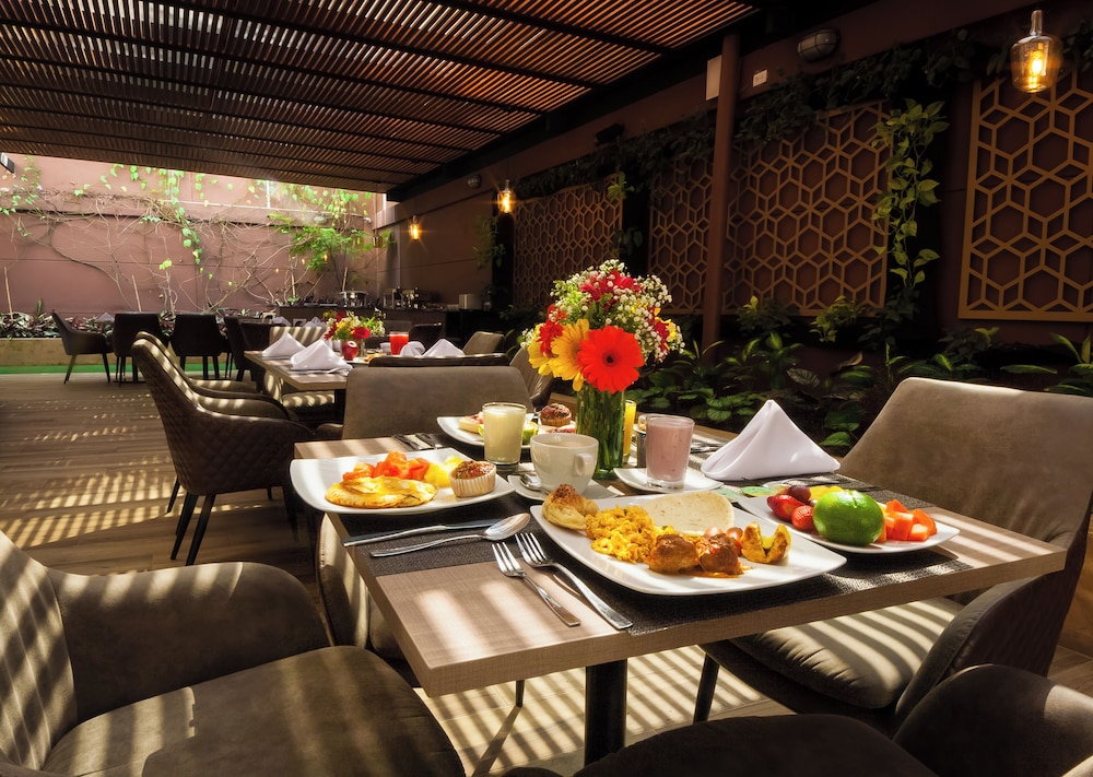 Hotel Lomas 10 47/68