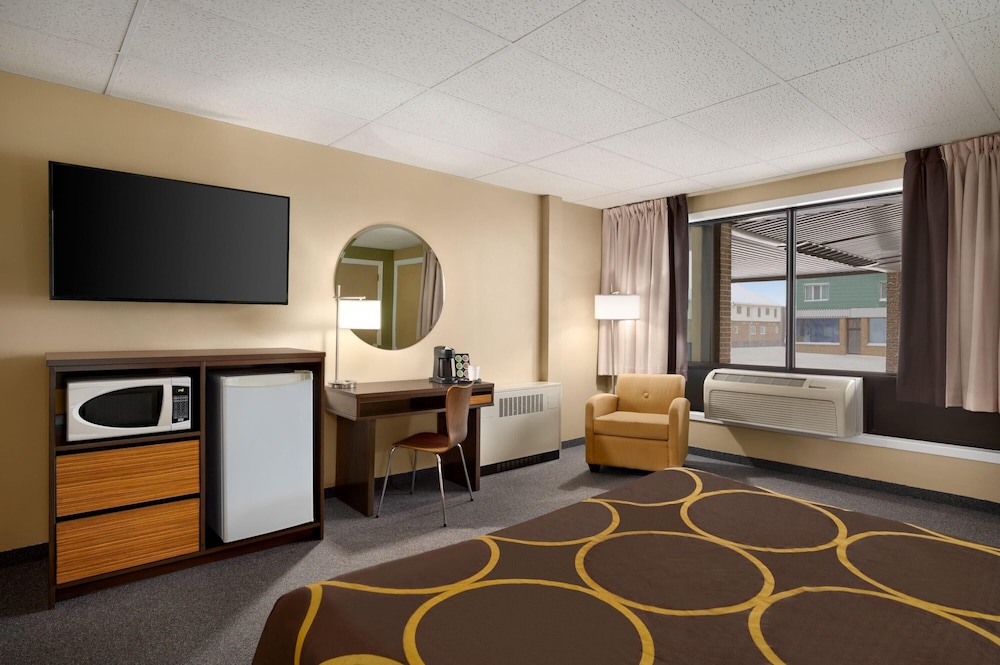 Super 8 By Wyndham Hearst On 28/48