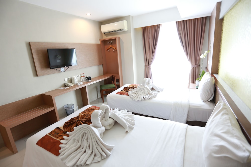 Loji Hotel Solo 24/64