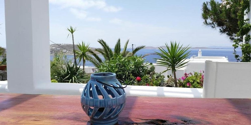 Bellou Suites 4/50