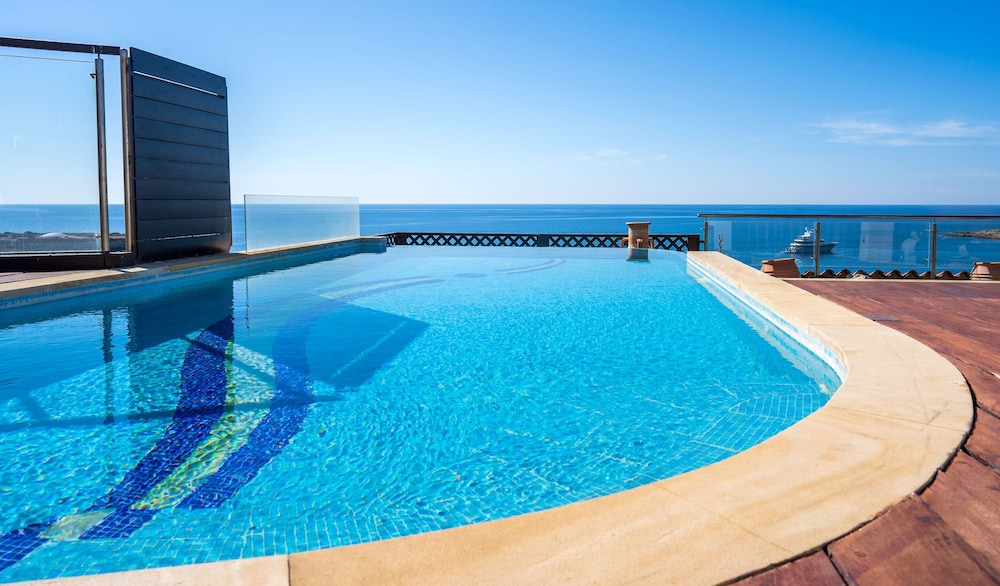 Coral Beach Hotel and Resort 14/95