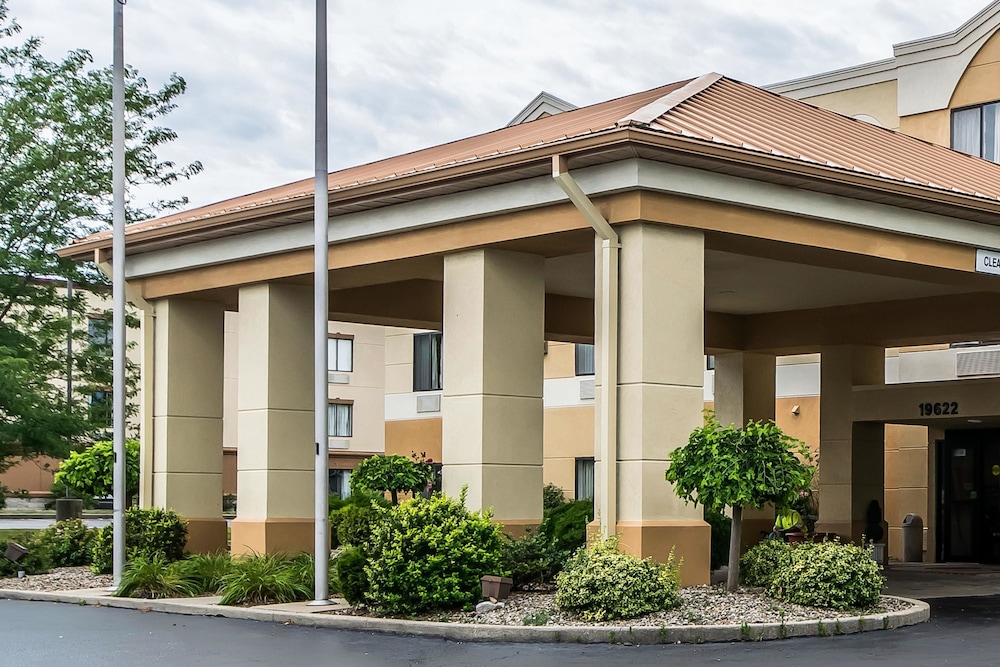 Quality Inn & Suites Evansville North 1/37