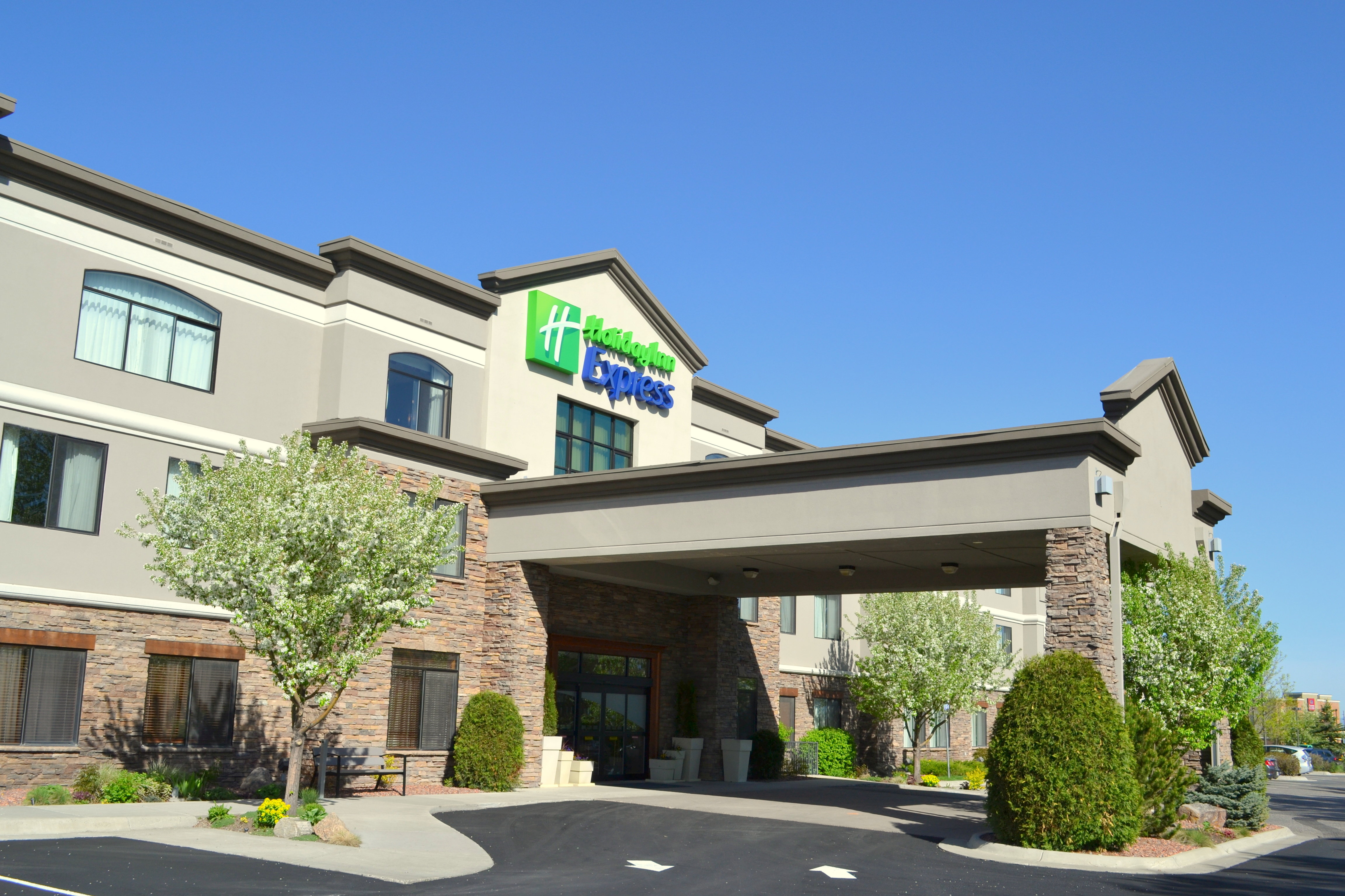 HOLIDAY INN EXPRESS HOTEL AND SUITES BOZEMAN WEST 74/75