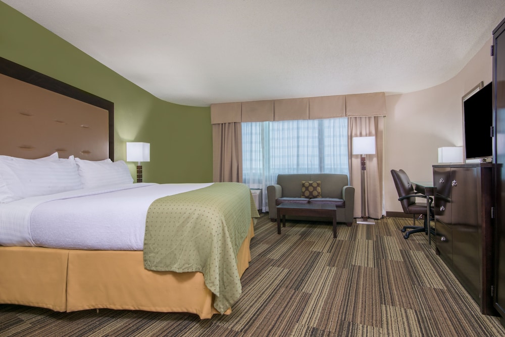 Holiday Inn New Orleans West Bank Tower 20/79