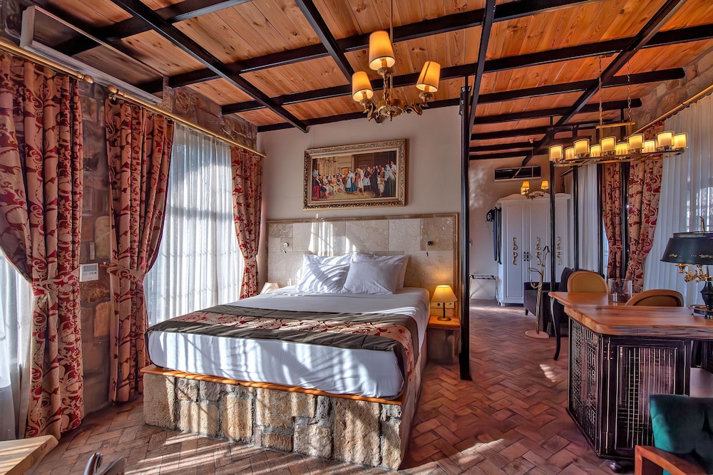 Suite, King Bed, Sofa, Sauna, Hot Tub