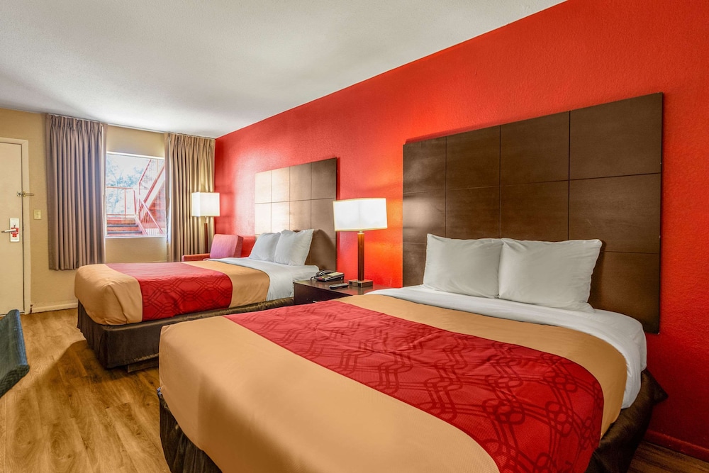 Econo Lodge Meridian 12/28