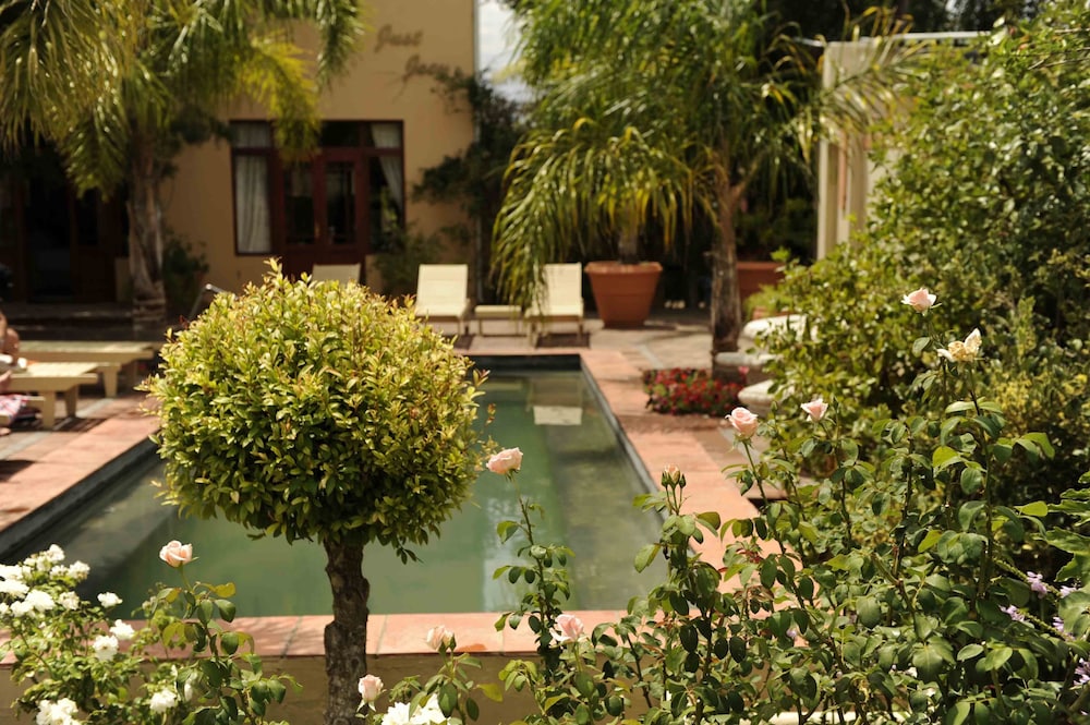Montagu Country Hotel 85/89