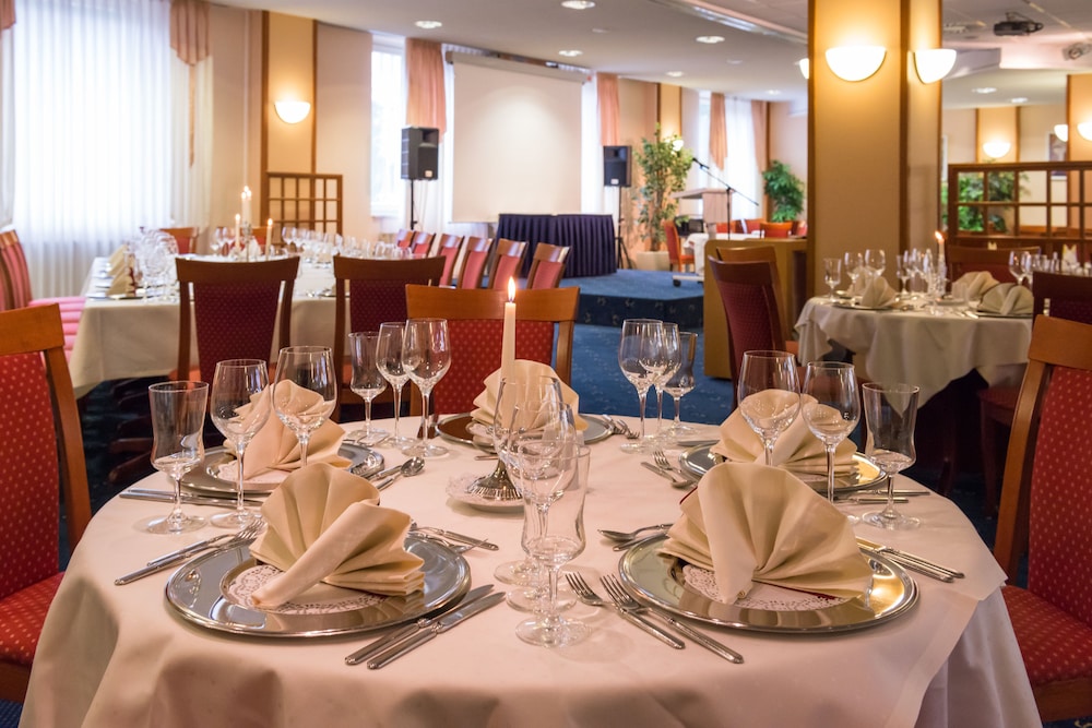 Novina Hotel Sudwestpark Nurnberg 57/68