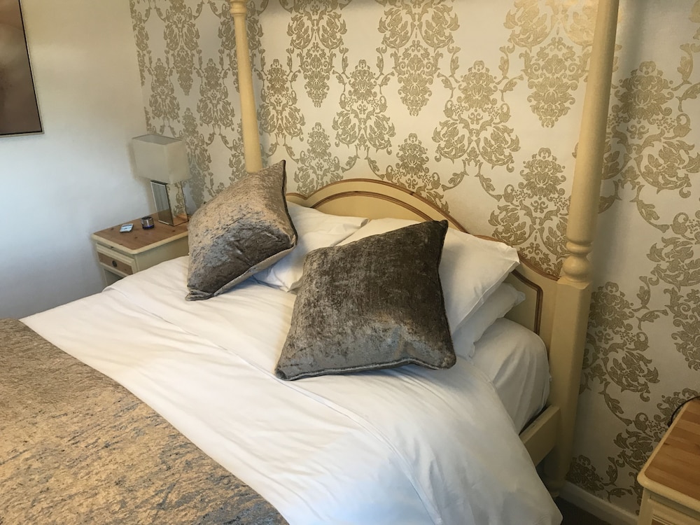 Three Queens Hotel 19/50
