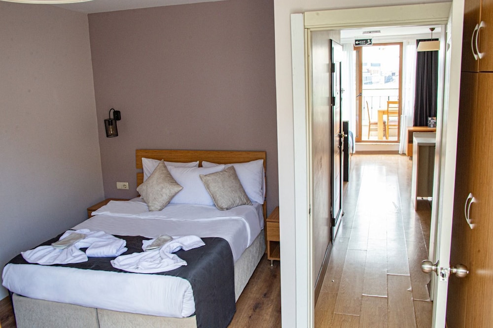 Three Apples Suites 8/39