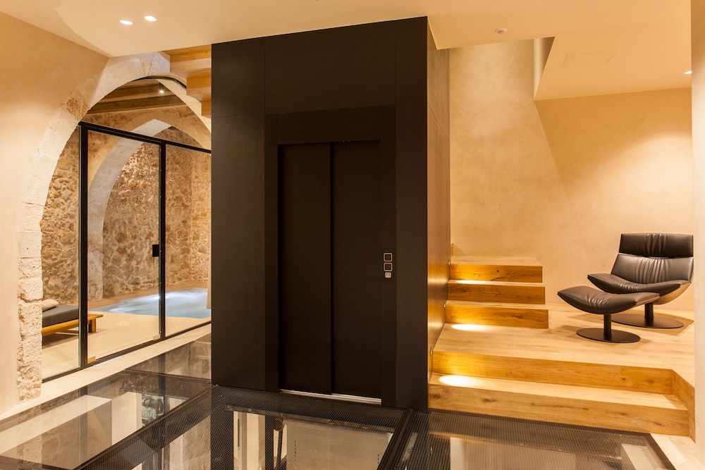 Monastery Estate House 26/47