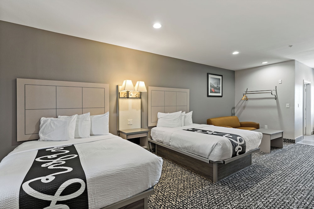 Deluxe, Suite, 2 Queen Beds, Kitchen