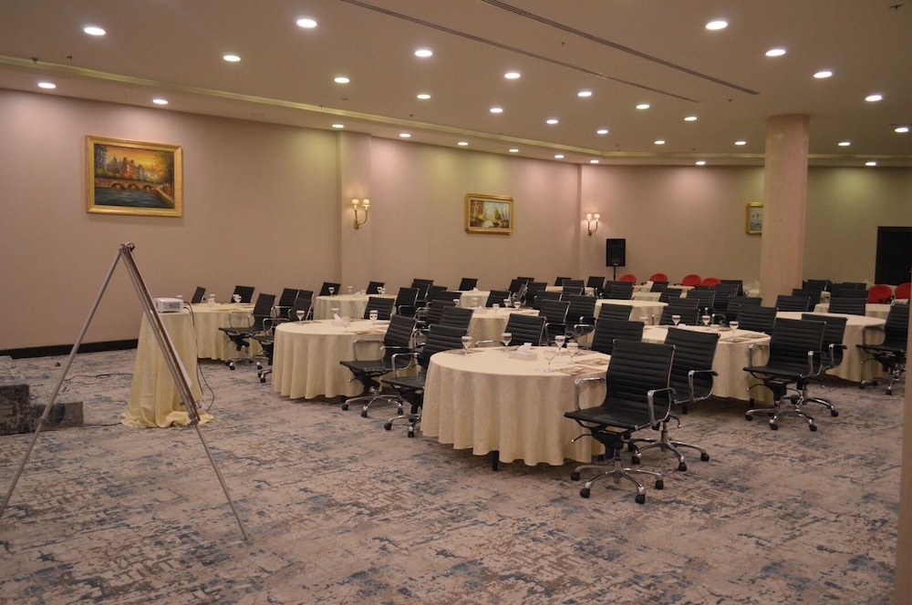 جولدن توليب حائل(Golden Tulip Hotel) 32/39