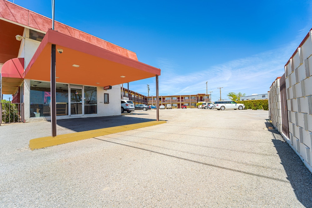 Mojave Hotel 21/24