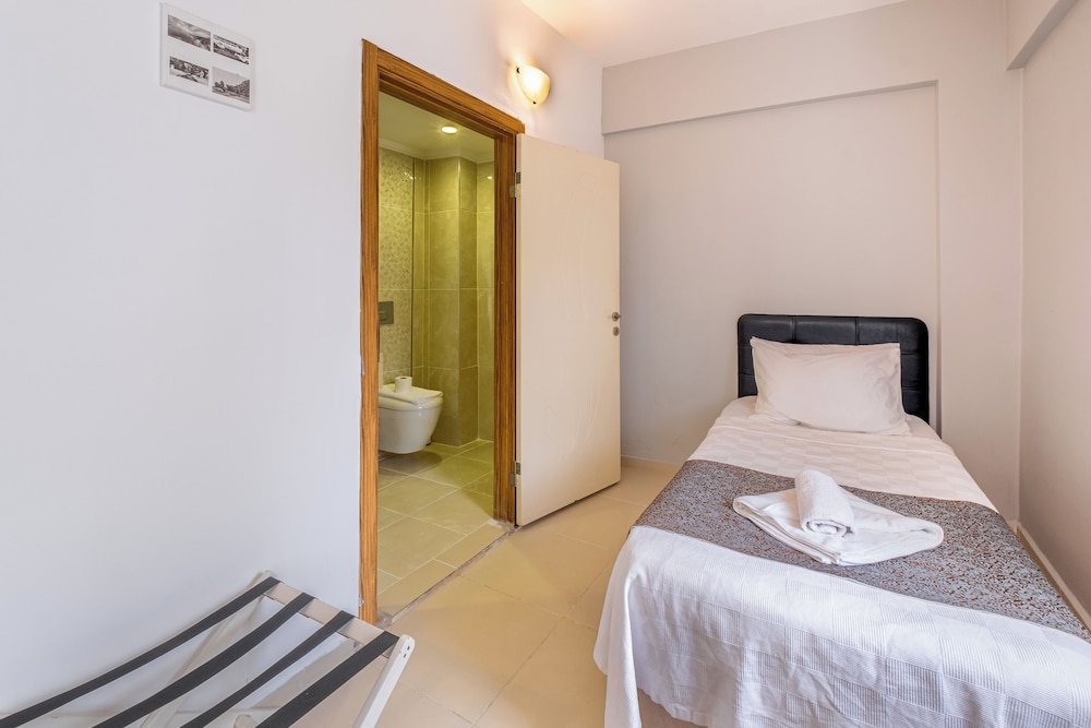 ROOM, TRIPLE, 3 BEDS