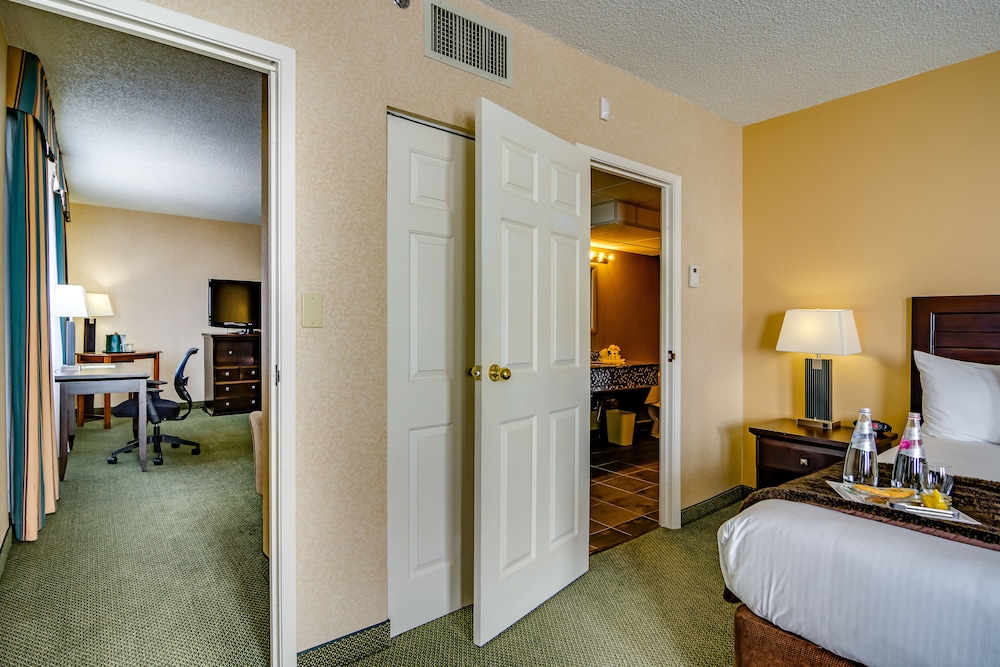 1 BEDROOM, SUITE