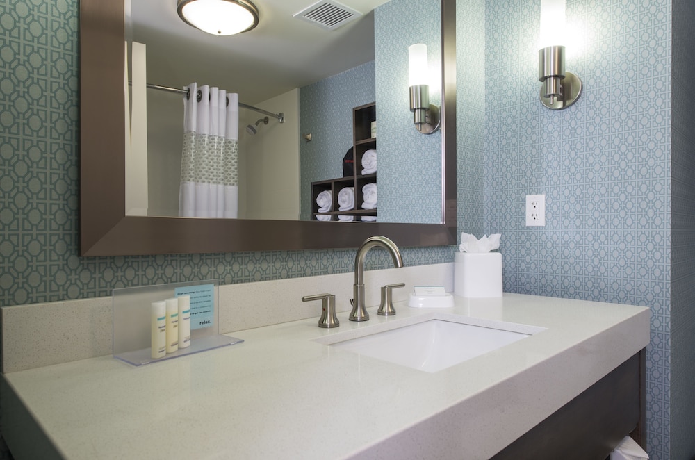 ROOM, KING BED, ACCESSIBLE