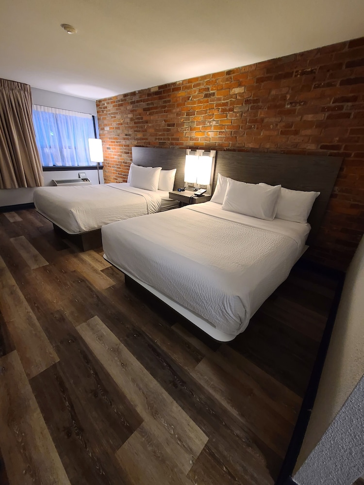 Deluxe, 2 Queen Beds
