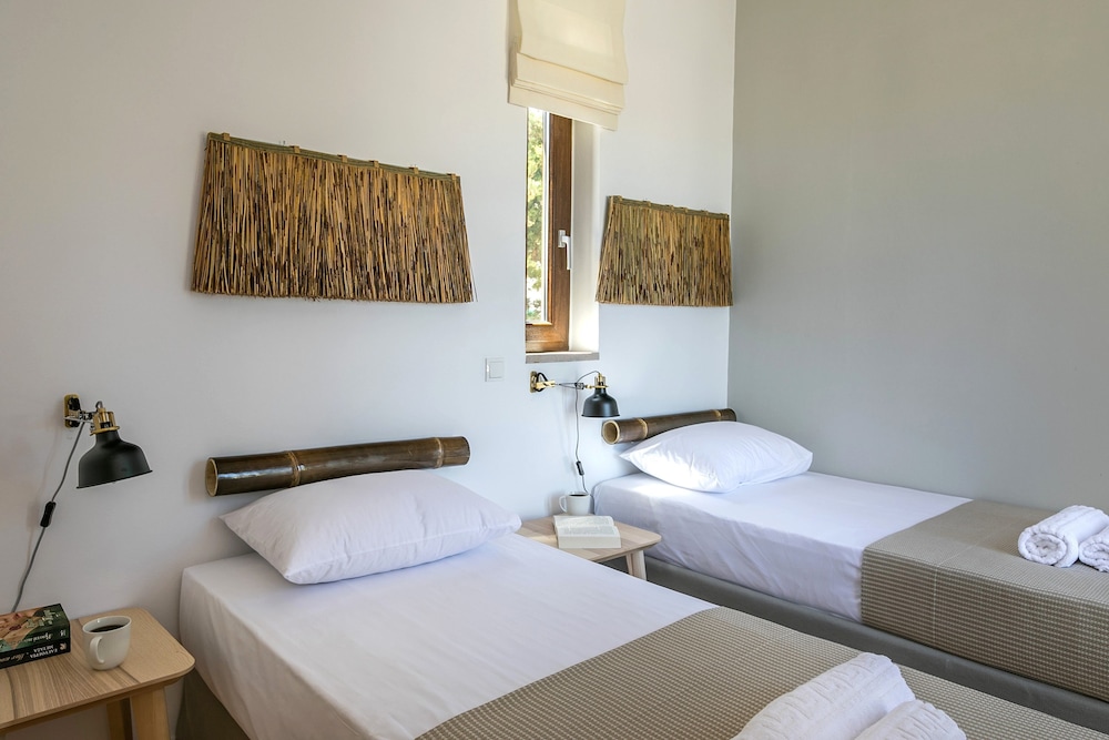 Syra Suites 12/50