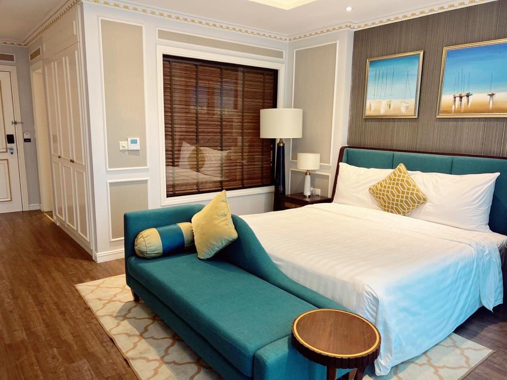 Club, Double Bed, Golf Course View