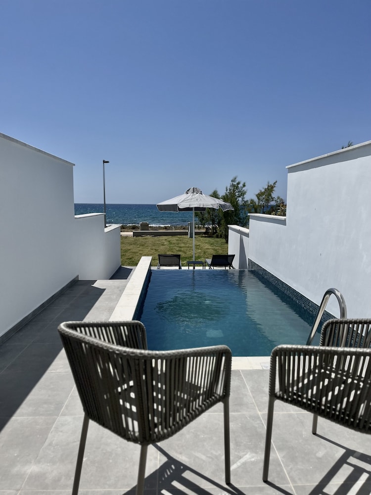Piere Anne Beach Hotel 41/47