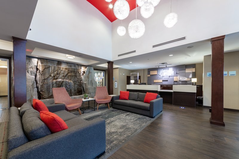Holiday Inn Express Suites Riverport 55/76