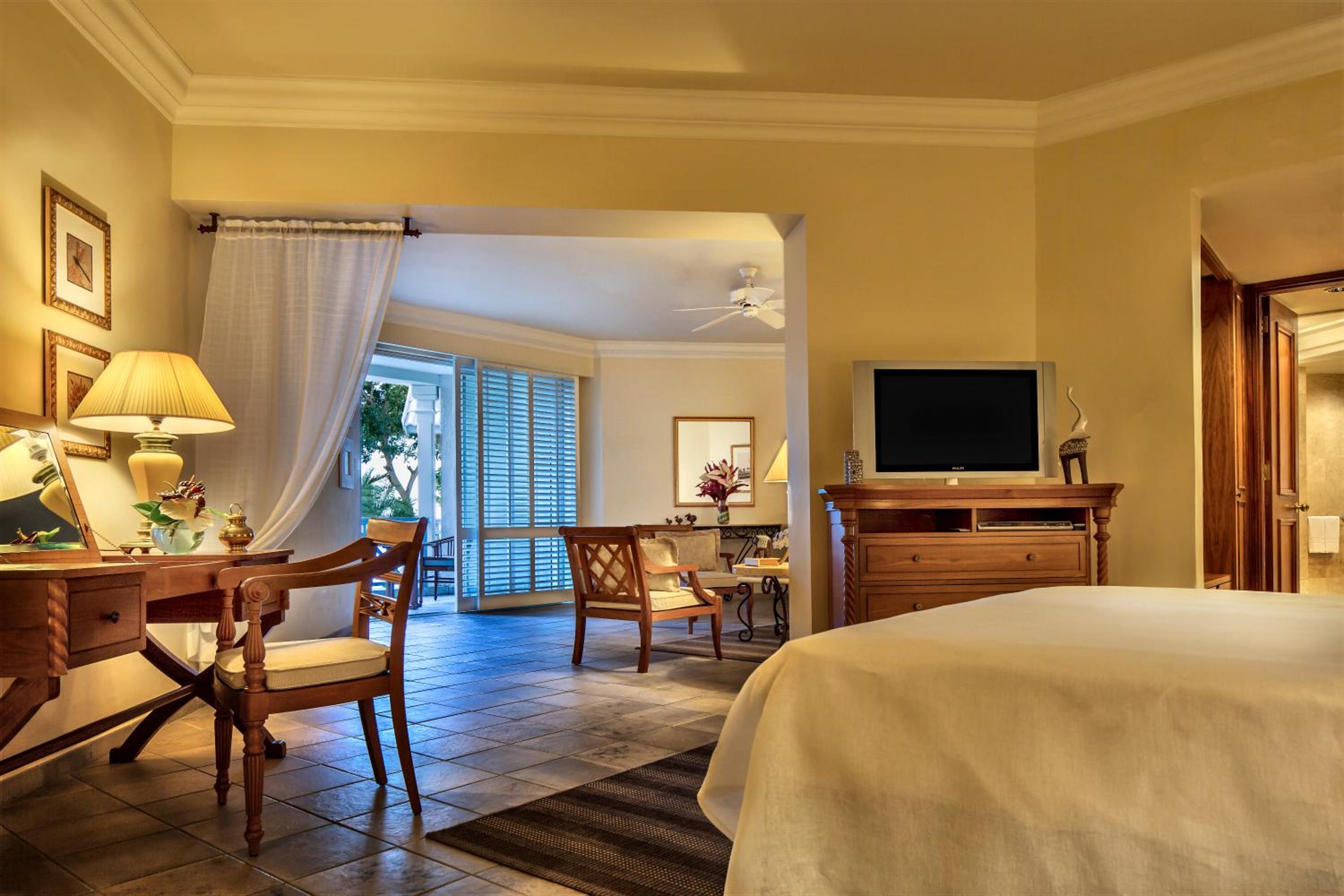 Senior, Colonial, Suite, Garden View
