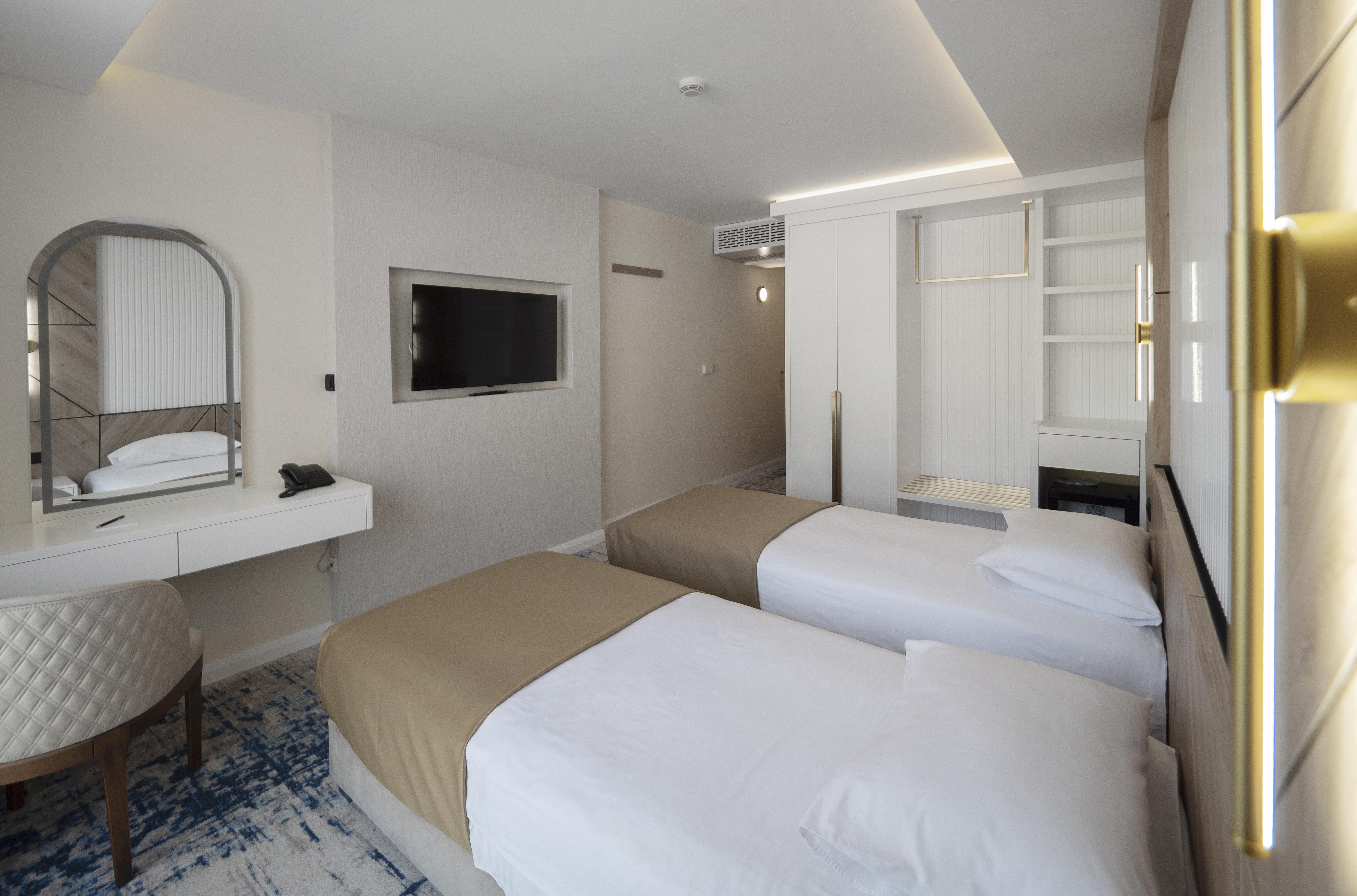 غرفة قياسية بشرفة، Tara Hotel 3/3