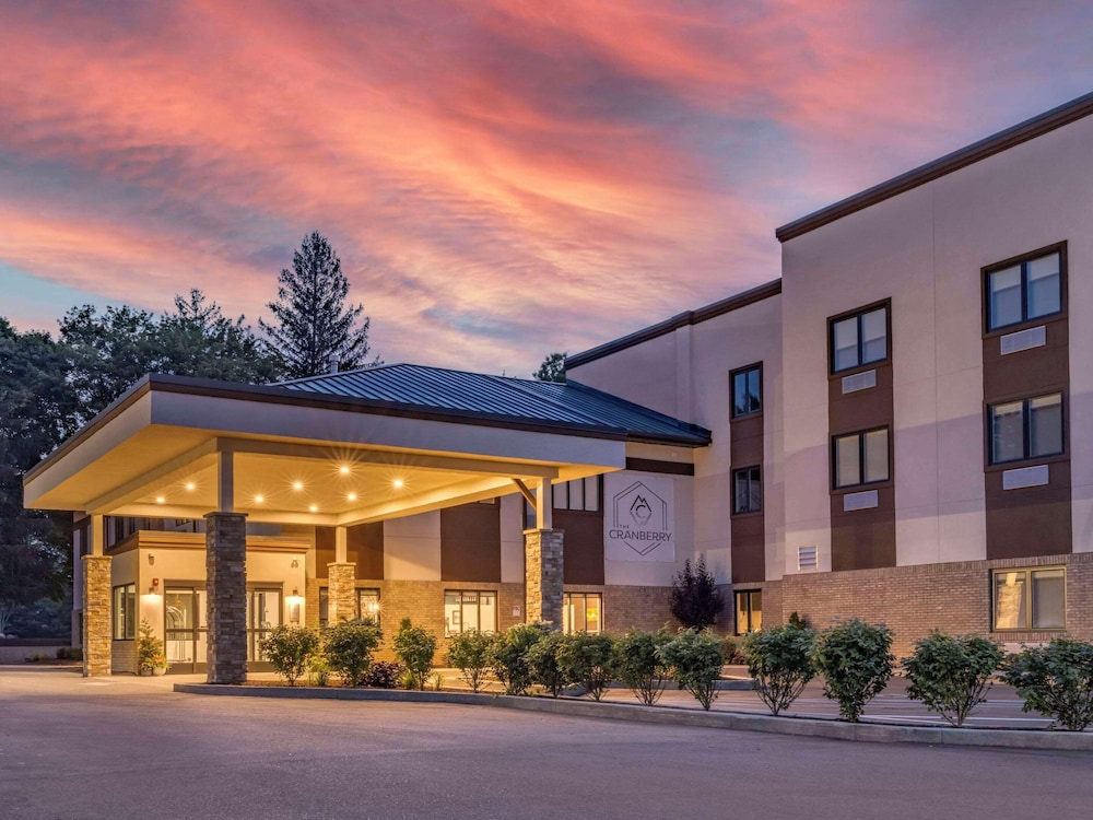 The Cranberry Ascend Hotel Collection 10/65