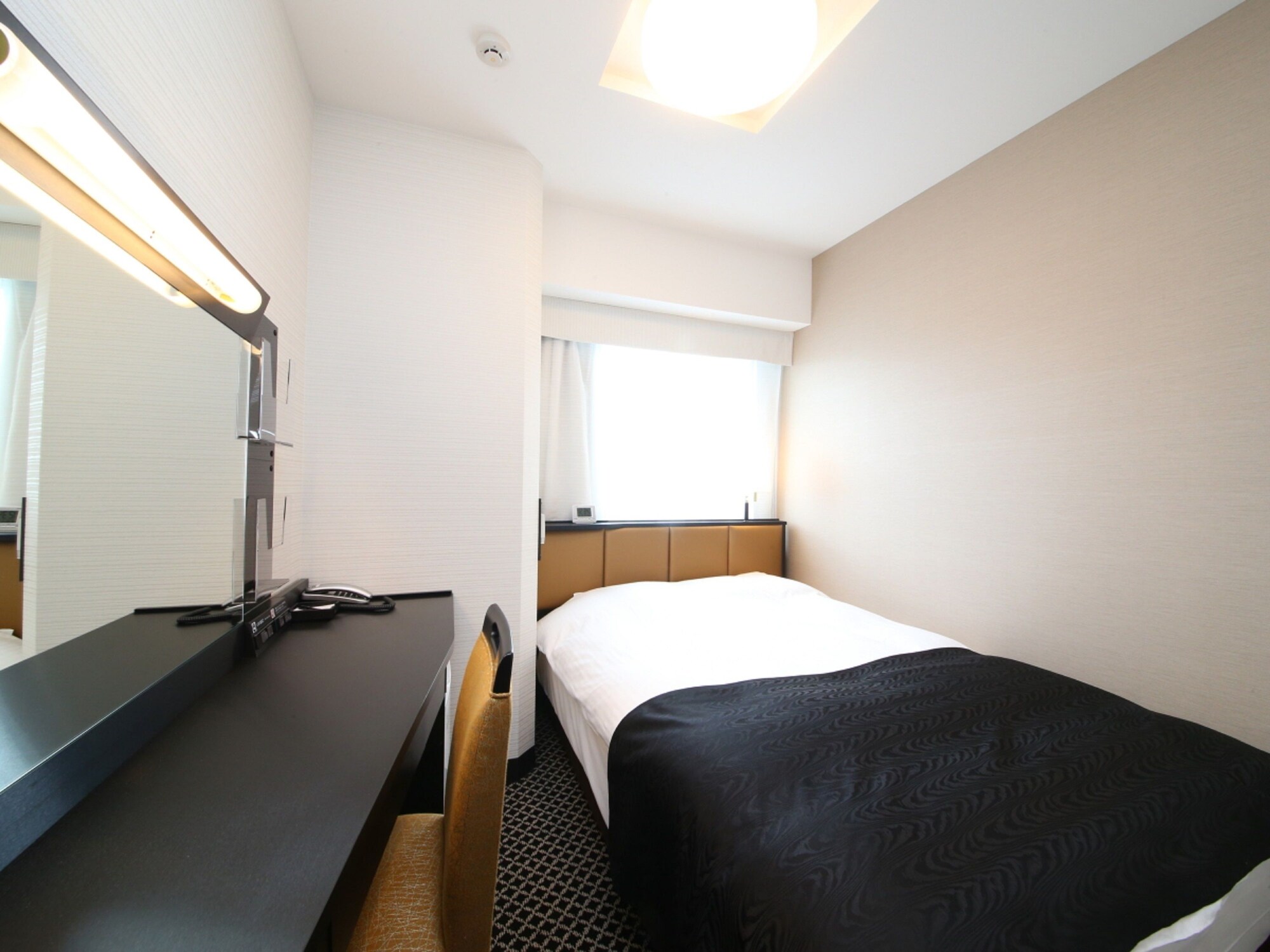 ROOM, DOUBLE BED