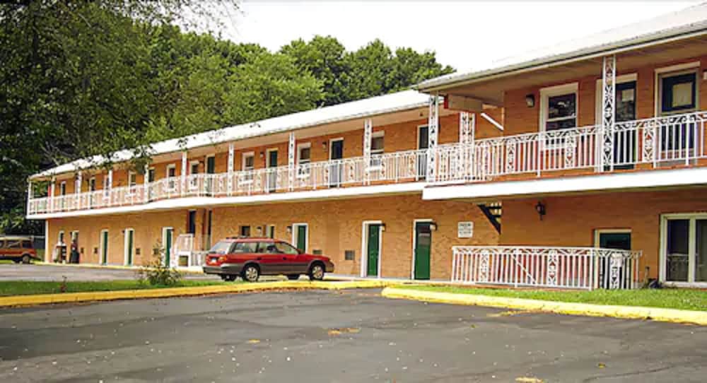 Wesley Inn & Suites 1/11