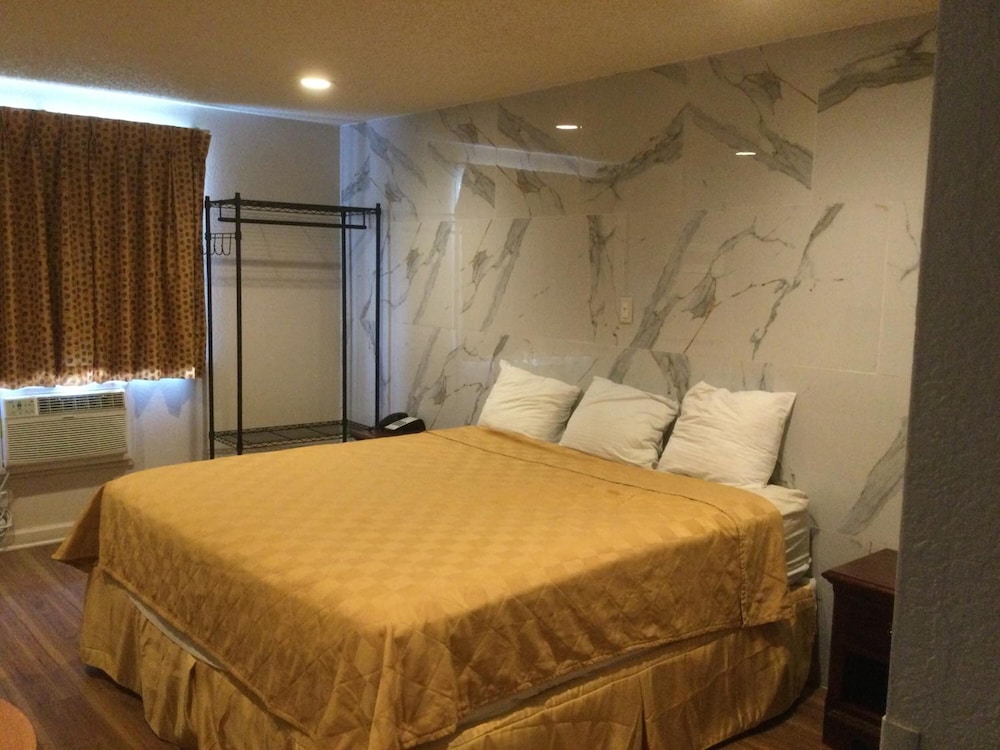 Americas Express Inn 7/22