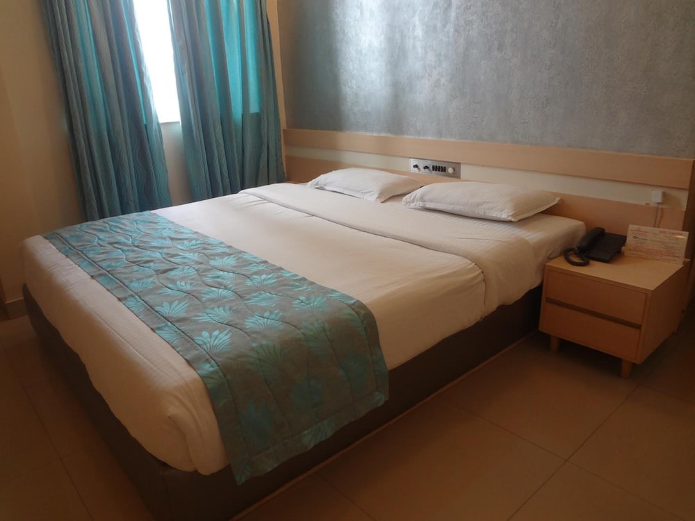 Diplomat Hotel 25/59